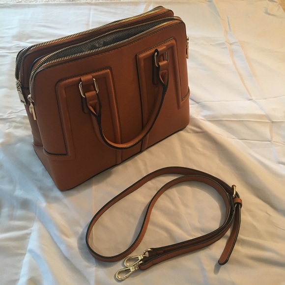 Light brown crossbody with two pockets - Picture 2 of 7
